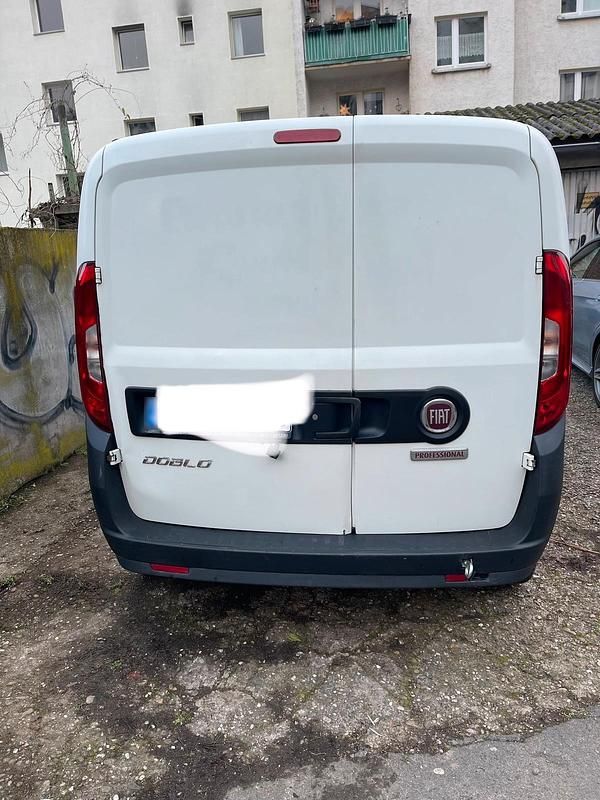 Gebraucht Fiat Doblò 101 PS (74 kW) 2017 Weiß Van / Kleinbus