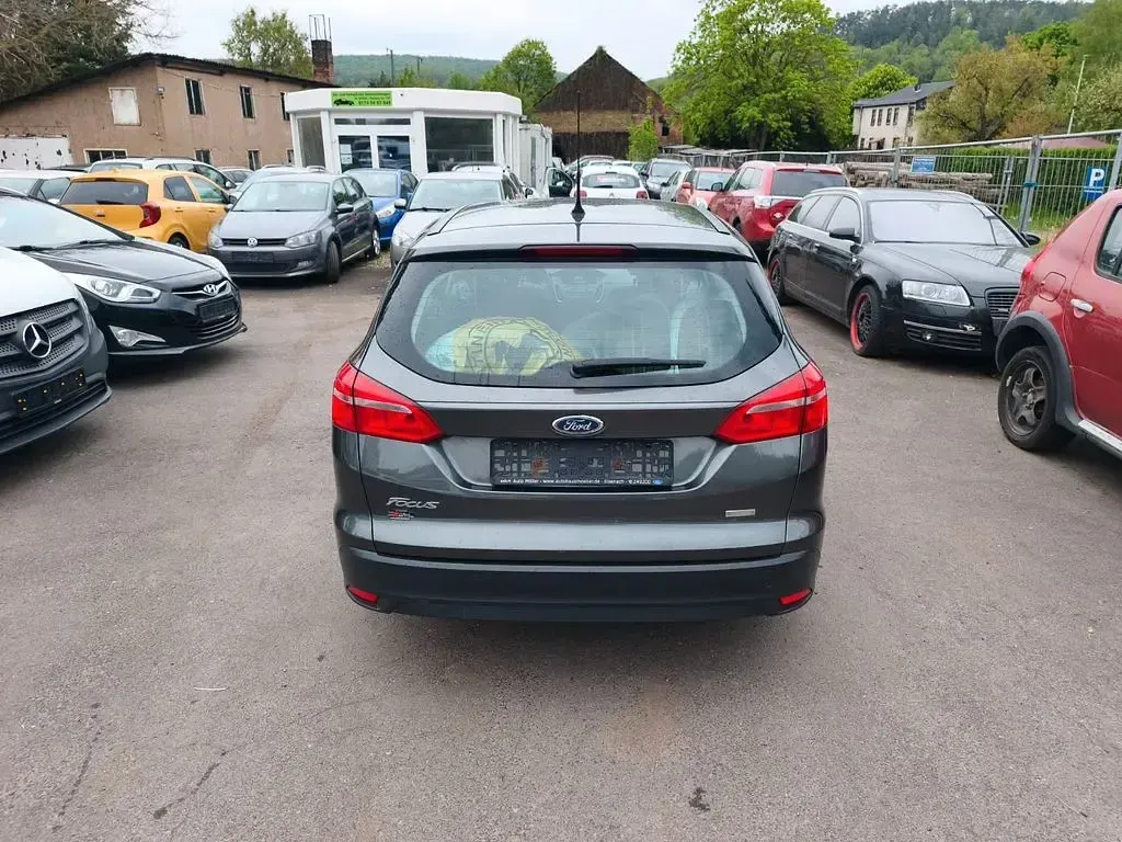 Usado Ford Focus Business Edition 101 CV (74 kW) 2016 Gris Berlina