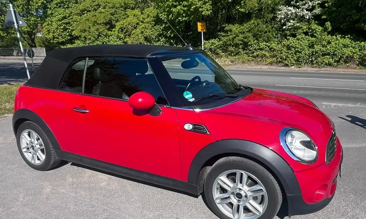 Gebraucht Mini Cooper Cabriolet 122 PS (89 kW) 2012 Rot Cabrio