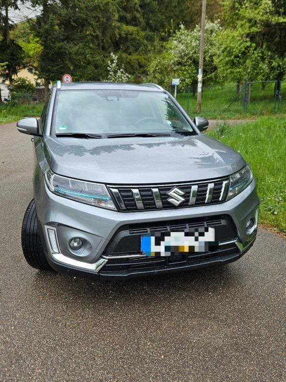 Grau Gebraucht 2021 Suzuki Vitara Comfort+ SUV | 18.400 € (Guter Preis) - Bild 1/4