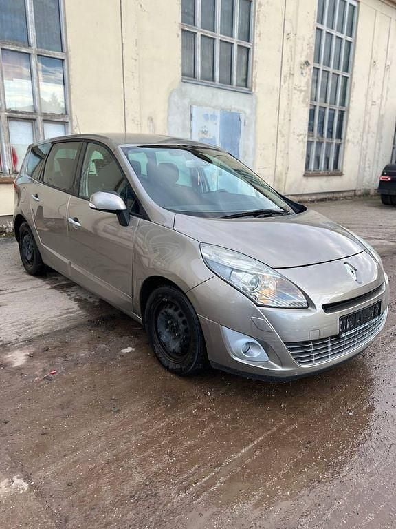 Beige Gebraucht 2010 Renault Grand Scénic III Dynamique Van / Kleinbus | 4.299 € (Guter Preis) - Bild 1/4