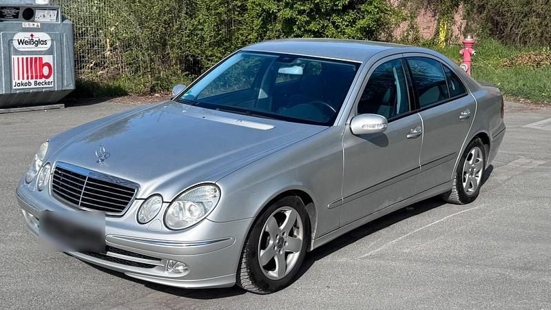 Second-hand Mercedes E220 150 CP (110 kW) 2004 Argintiu Berlinǎ