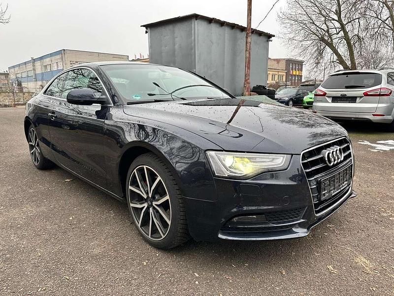 Mondscheinblau metallic Gebraucht 2012 Audi A5 Coupé | 6.990 € (Superpreis) - Bild 1/4