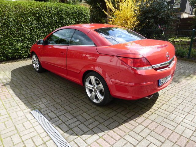 Gebraucht Opel Astra Cabriolet 140 PS (102 kW) 2009 Rot Cabrio