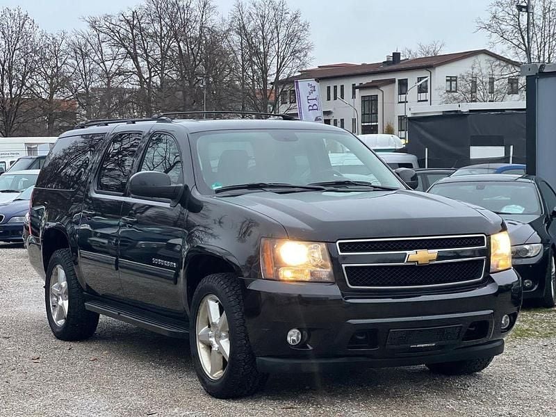 Schwarz Gebraucht 2012 Chevrolet Suburban LTZ SUV | 21.900 € - Bild 1/4