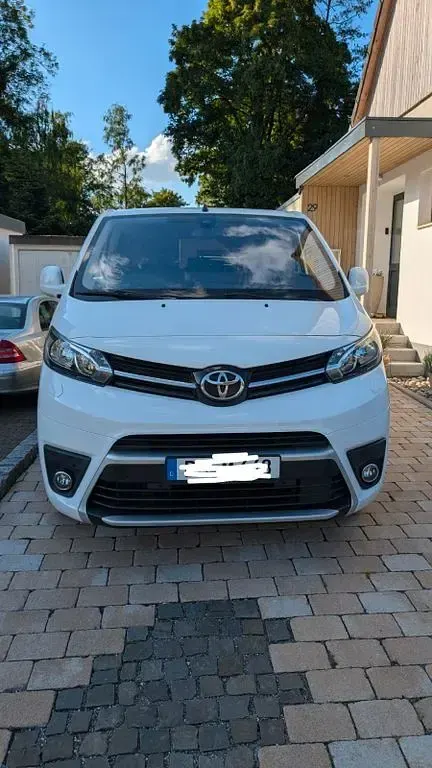 Używany Toyota Proace 177 KM (130 kW) 2017 Biały Minivan