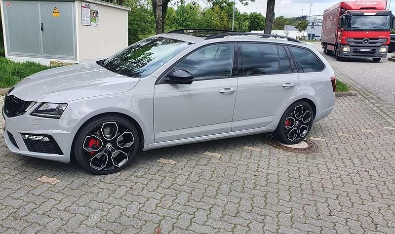 Grau Gebraucht 2018 Skoda Octavia RS Kombi | 22.999 € (Etwas zu teuer) - Bild 1/4