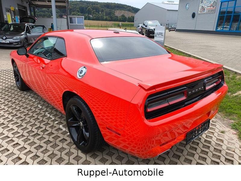Second-hand Dodge Challenger 309 CP (227 kW) 2017 Portocaliu Coupe