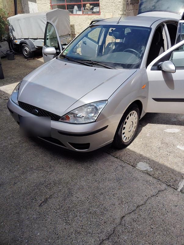 Silber Gebraucht 2005 Ford Focus Kleinwagen | 1.295 € (Guter Preis) - Bild 1/4
