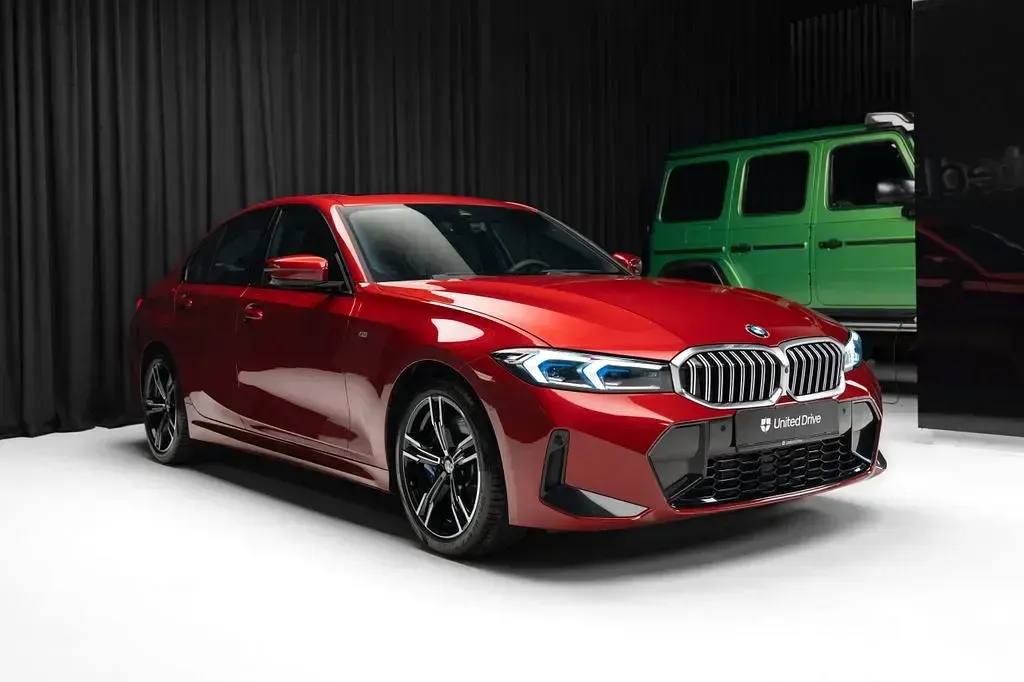 Gebraucht BMW 330 Sport Line 286 PS (210 kW) 2025 Rot Limousine