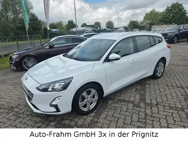 Używany Ford Focus Cool & Connect 135 KM (99 kW) 2021 Biały Kombi
