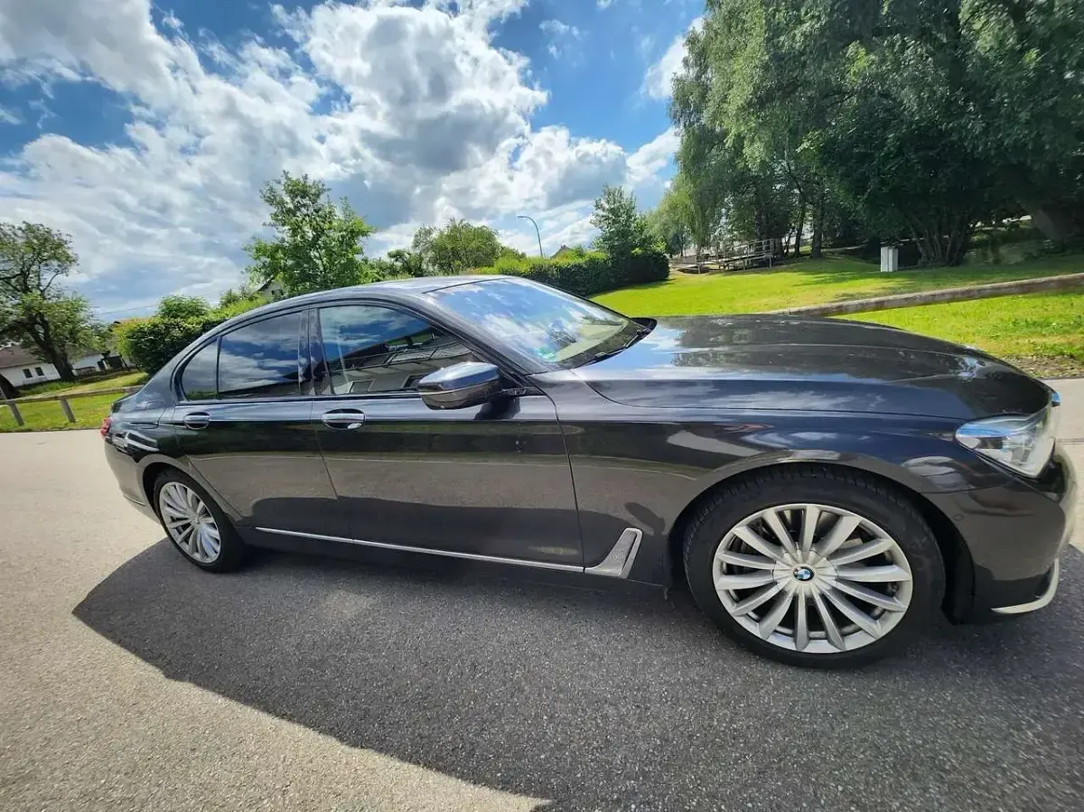 Gebraucht BMW 750 M Sport 400 PS (294 kW) 2017 Limousine