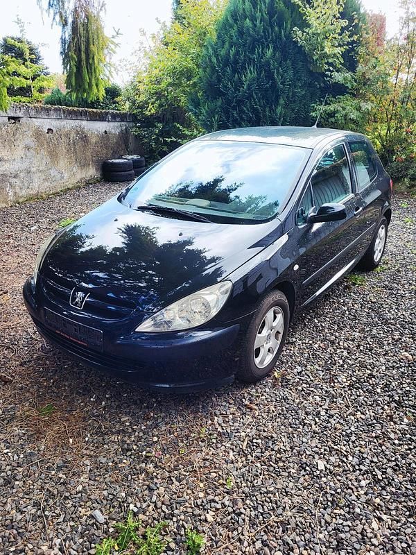 Schwarz Gebraucht 2004 Peugeot 307 Limousine | 1.000 € (Guter Preis) - Bild 1/4