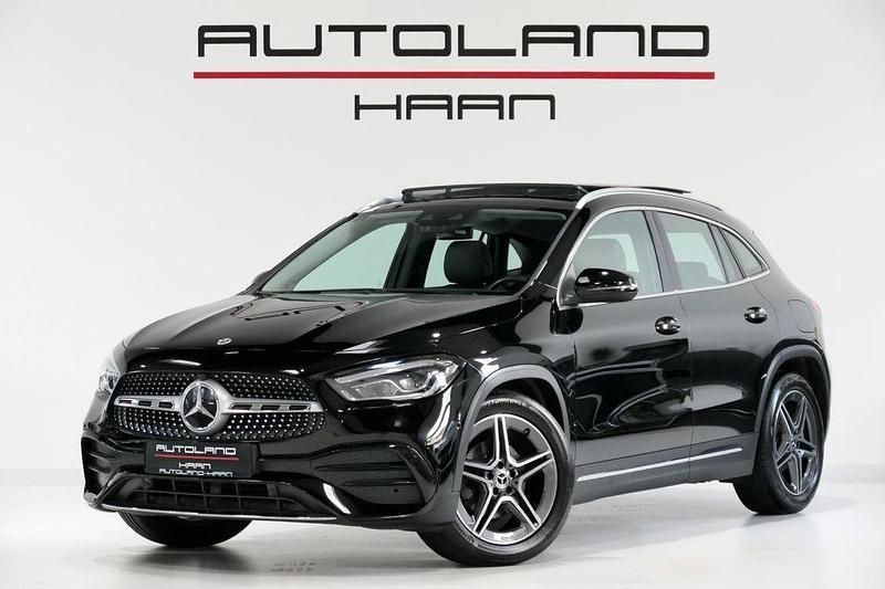Nachtschwarz unilack Gebraucht 2021 Mercedes GLA180 AMG line SUV | 28.850 € (Fairer Preis) - Bild 1/4