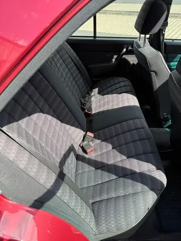 Gebraucht Mercedes 190 118 PS (86 kW) 1990 Rot Limousine