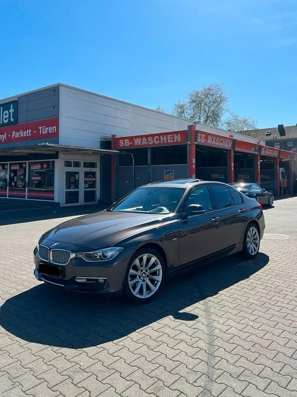 Gebraucht BMW 330 258 PS (189 kW) 2012 Braun Limousine