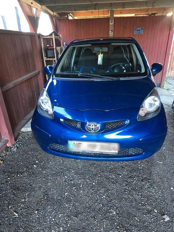 Blau Gebraucht 2008 Toyota Aygo Kleinwagen | 3.250 € (Fairer Preis) - Bild 1/4