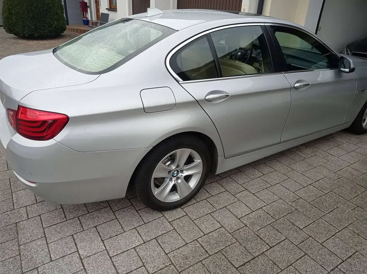 Second-hand BMW 520 Luxury Line 190 CP (139 kW) 2015 Argintiu Berlinǎ