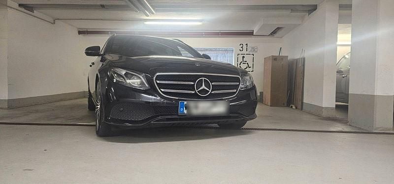 Schwarz Gebraucht 2017 Mercedes E220 Kombi | 16.999 € (Superpreis) - Bild 1/4