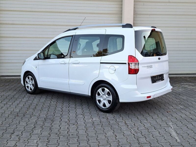 Gebraucht Ford Tourneo Courier 75 PS (55 kW) 2020 Weiß Van / Kleinbus