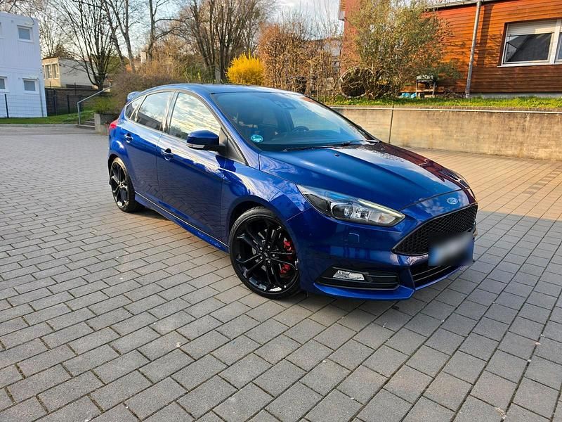 Gebraucht Ford Focus ST 250 PS (183 kW) 2018 Blau Limousine