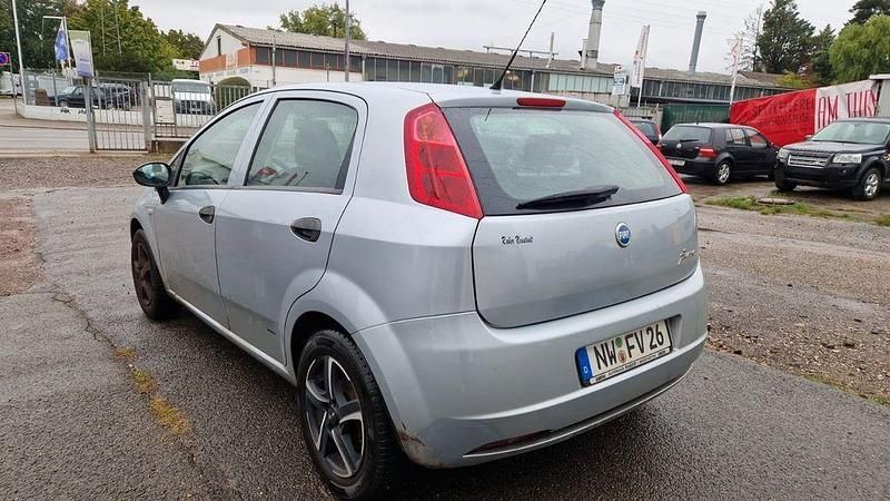 Grau Gebraucht 2007 Fiat Grande Punto Active Kleinwagen | 1.400 € (Fairer Preis) - Bild 1/4