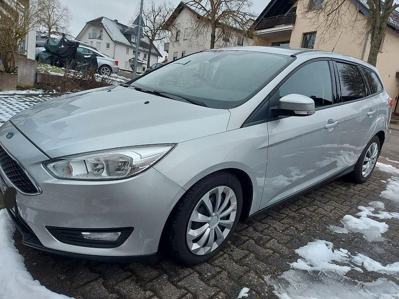 Gebraucht Ford Focus 125 PS (91 kW) 2015 Silber Limousine