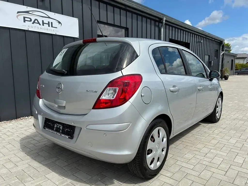 Używany Opel Corsa Eco 95 KM (69 kW) 2014 Srebrny Hatchback
