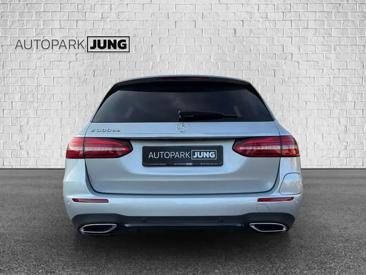 Gebraucht Mercedes E300 AMG 194 PS (142 kW) 2022 Silber Limousine