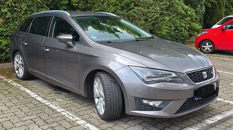 Grau Gebraucht 2016 Seat Leon ST FR Kombi | 11.750 € (Superpreis) - Bild 1/4