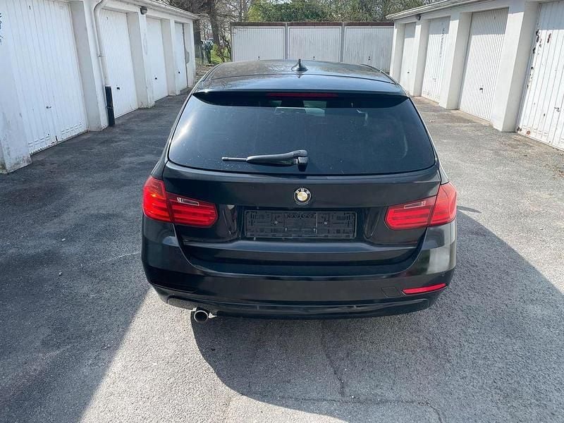 Gebraucht BMW 318 143 PS (105 kW) 2014 Schwarz Kombi