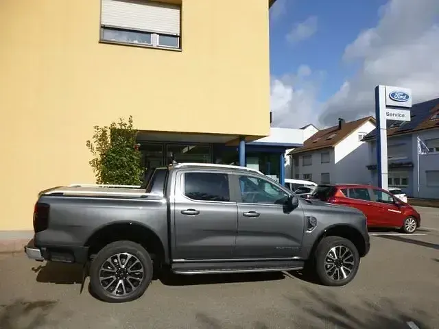 Neu Ford Ranger Platinum 241 PS (177 kW) 2025 Grau Pickup