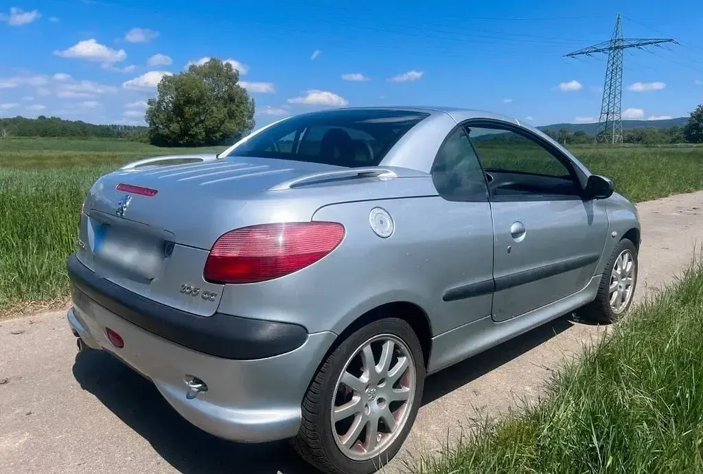 Gebraucht Peugeot 206 CC 109 PS (80 kW) 2001 Silber Cabrio