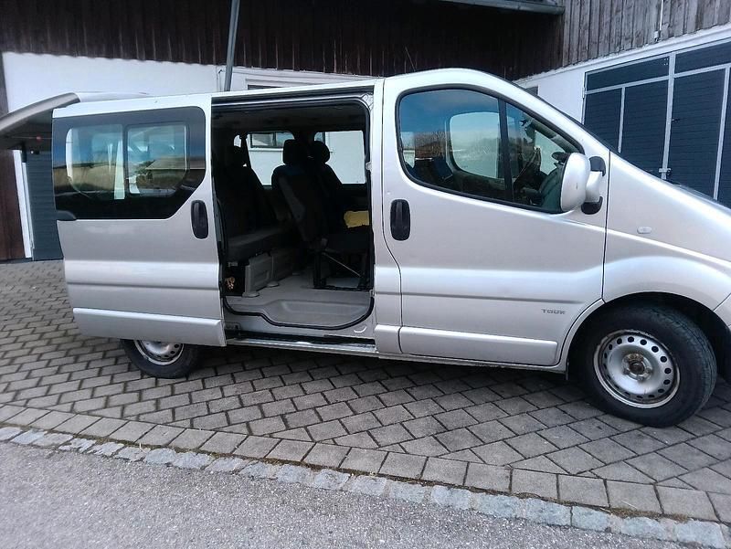 Gebraucht Opel Vivaro 145 PS (106 kW) 2007 Silber Van / Kleinbus