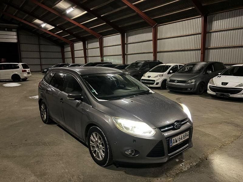 Gebraucht Ford Focus Titanium 163 PS (119 kW) 2011 Braun Limousine
