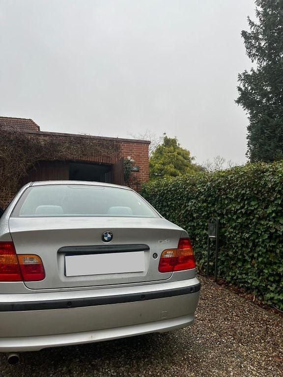 Gebraucht BMW 316 Basis 116 PS (85 kW) 2003 Silber Limousine