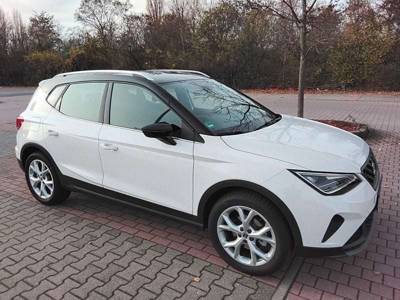 Weiß Gebraucht 2023 Seat Arona FR SUV | 17.250 € (Guter Preis) - Bild 1/4
