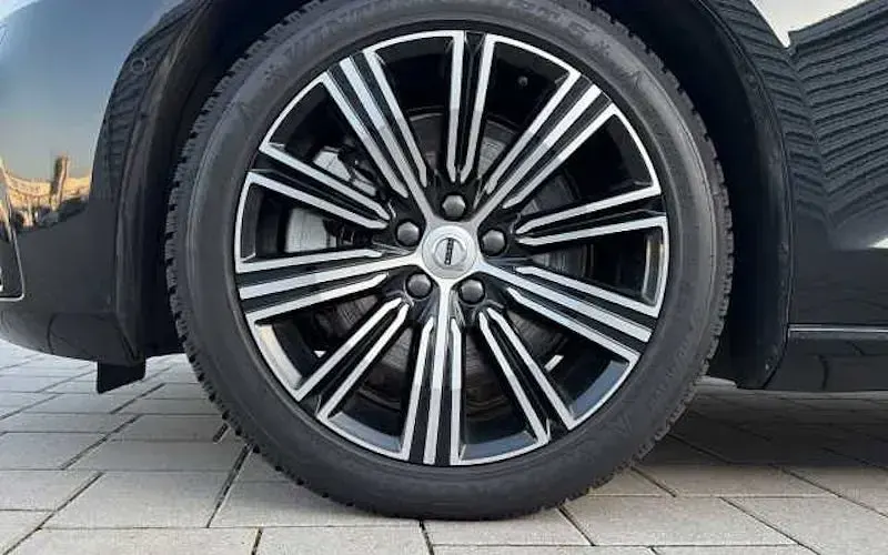 Używany Volvo V60 Plus 455 KM (334 kW) 2024 Czarny Kombi