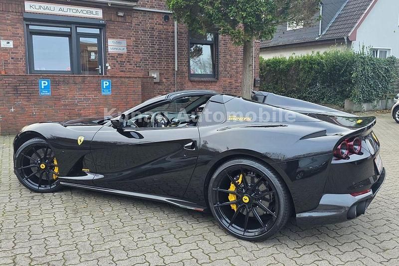 Schwarz Gebraucht 2022 Ferrari 812 Cabrio | 484.900 € (Teuer) - Bild 1/4