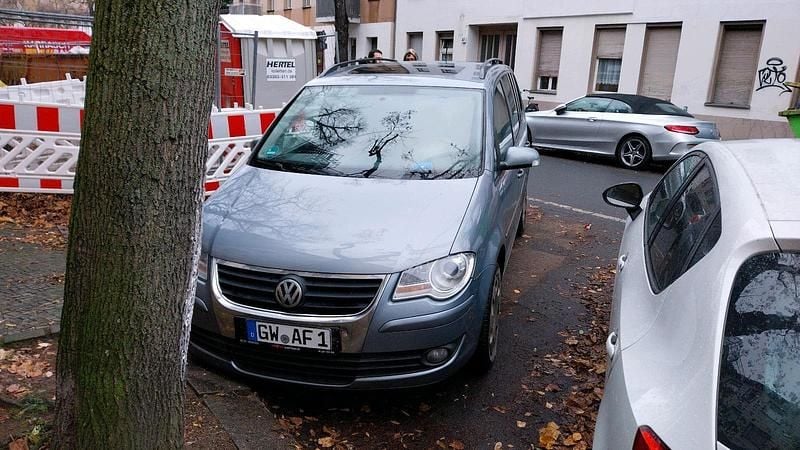 Silber Gebraucht 2009 VW Touran Van / Kleinbus | 2.600 € (Superpreis) - Bild 1/4