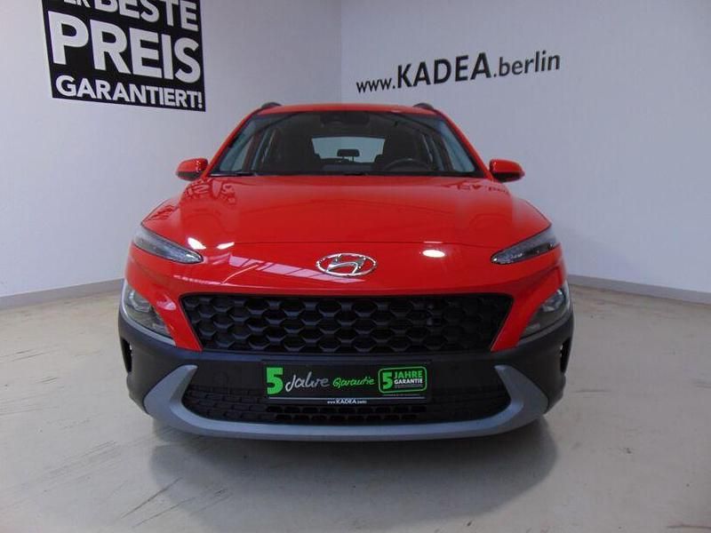 Gebraucht Hyundai Kona 141 PS (103 kW) 2023 Ignite flame / sol (metallic) SUV