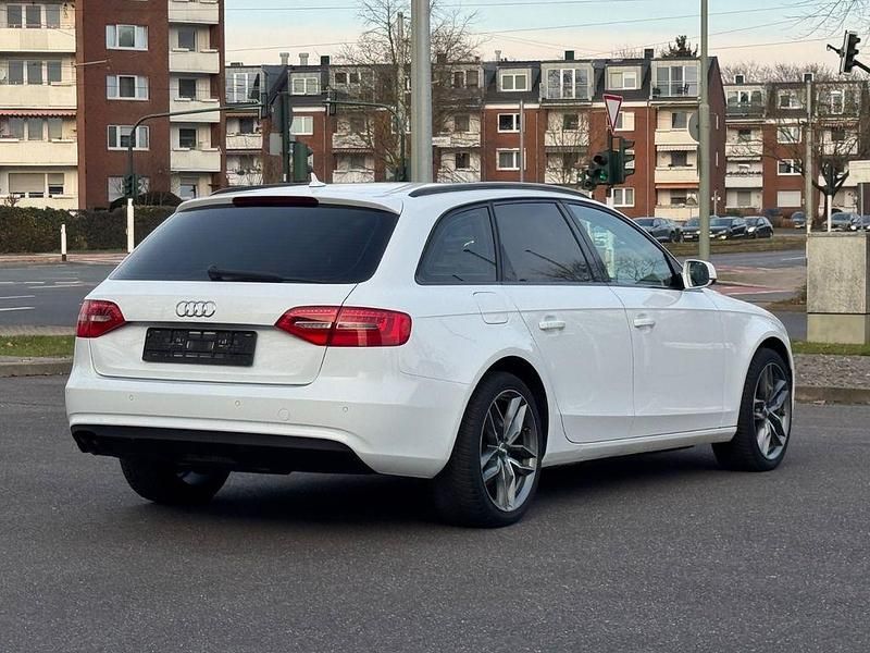 Gebraucht Audi A4 Sport 143 PS (105 kW) 2012 Weiß Limousine