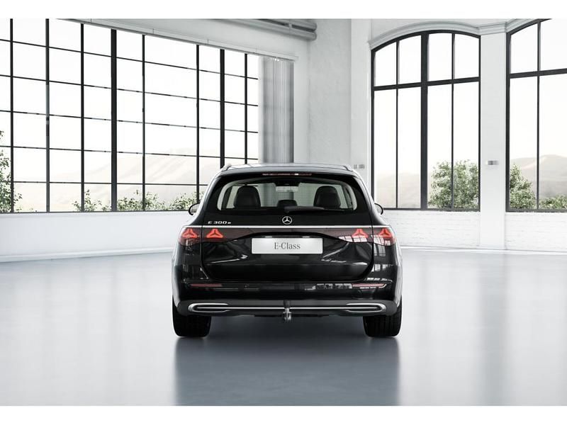 Gebraucht Mercedes E300 Avantgarde 204 PS (150 kW) 2024 Metalliclack obsidianschwarz met Kombi