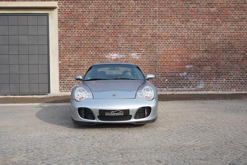 Silber Gebraucht 2004 Porsche 911 Carrera 4S Coupé | 46.500 € (Teuer) - Bild 1/4