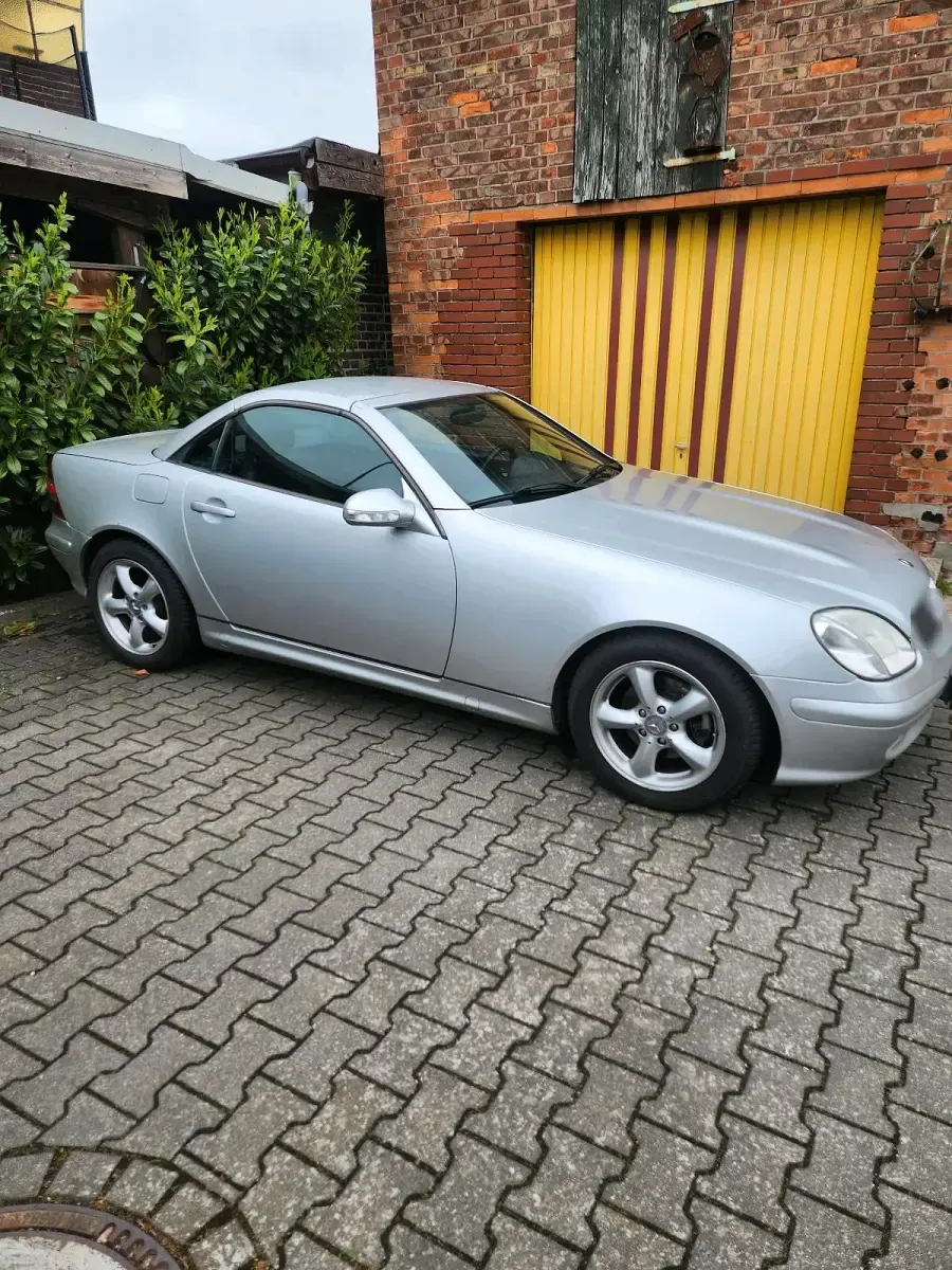 Gebraucht Mercedes SLK230 197 PS (144 kW) 2000 Silber Cabrio