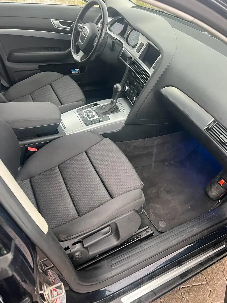 Gebraucht Audi A6 190 PS (139 kW) 2010 Blau Kombi