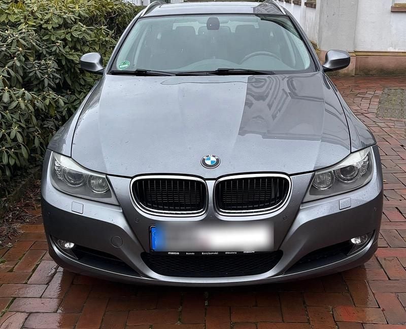 Gebraucht BMW 320 170 PS (125 kW) 2011 Grau Kombi