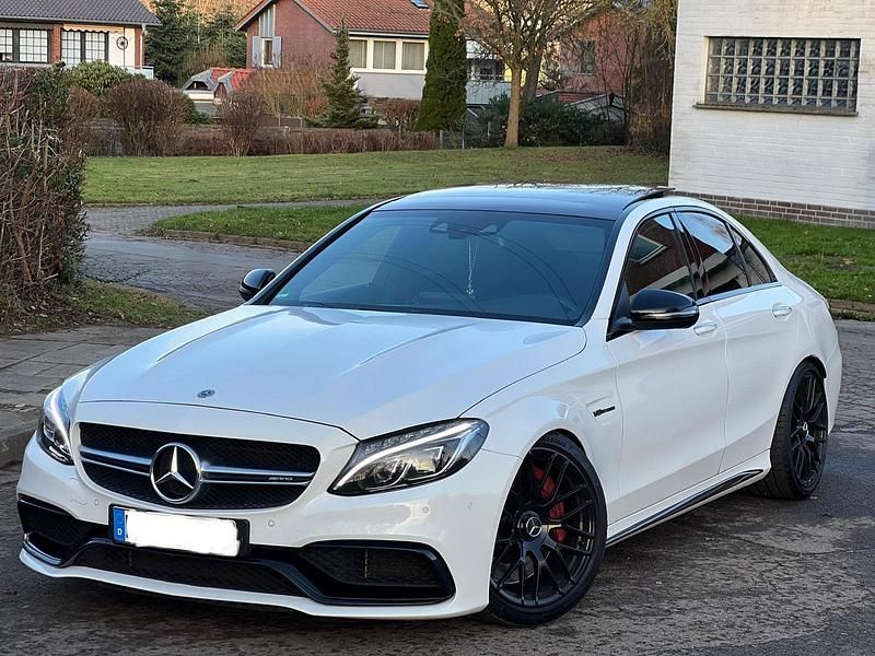 Weiß Gebraucht 2017 Mercedes C63S AMG AMG Limousine | 47.800 € (Fairer Preis) - Bild 1/4