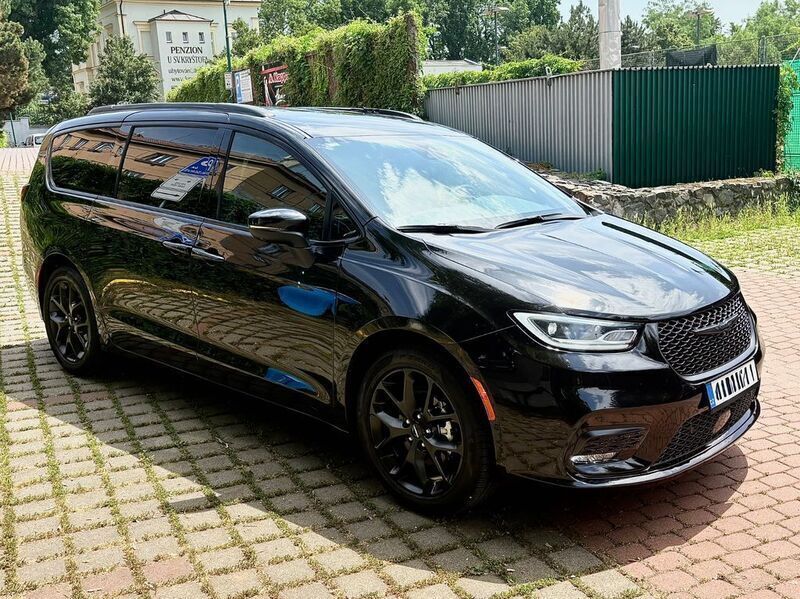 Schwarz Gebraucht 2023 Chrysler Pacifica SUV | 31.700 € (Superpreis) - Bild 1/4