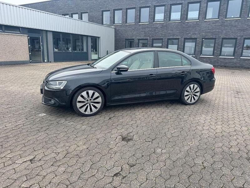Gebraucht VW Jetta Highline 160 PS (117 kW) 2013 Schwarz Limousine